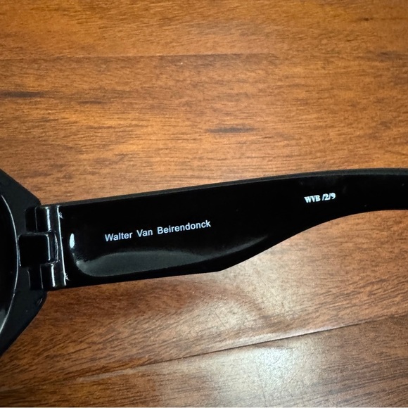 Walter Van Beirendonck
Linda Farrow Diamond Sunglasses - Picture 6 of 8